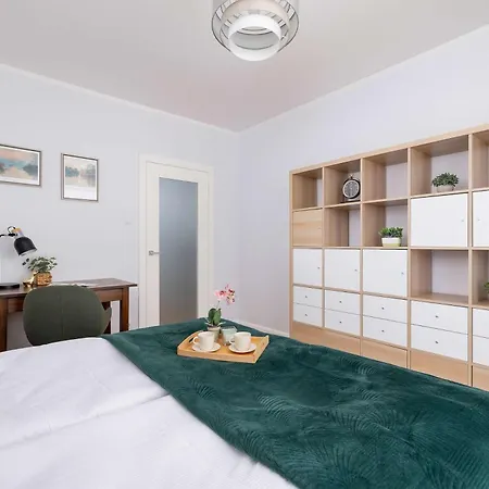Przytulny I Przestronny W Krakowie Z Parkingiem Biurkiem I 2 Balkonami By Renters Apartmán Krakov